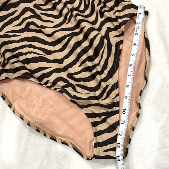 J. Crew Zebra Print Front Twist One Piece Swimsuit Plus Size 24 NWT - Picture 6 of 12